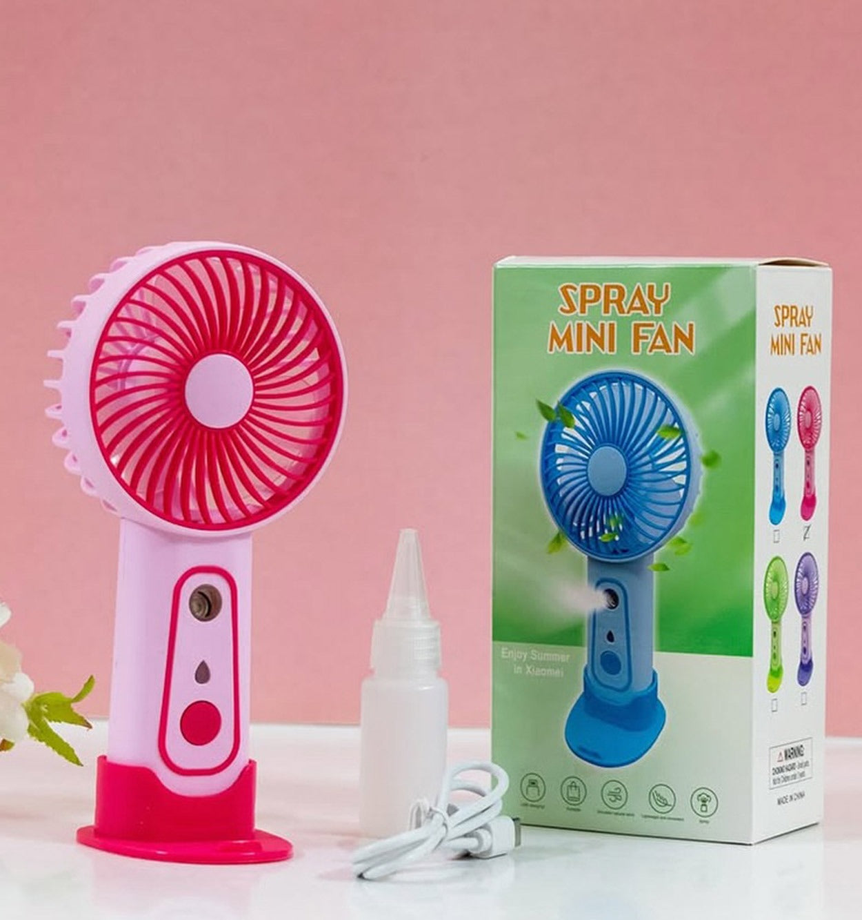 Mini Ventilateur avec Spray et Support Téléphone – Fraîcheur et Praticité 3-en-1